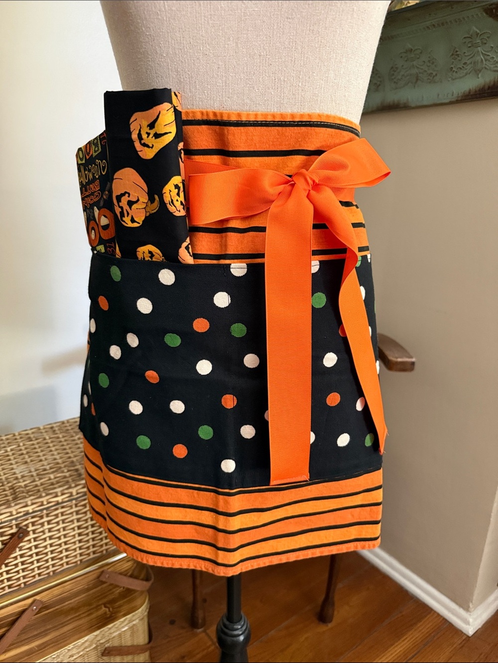🧡🖤Handmade Halloween Apron & Fabric Remnants